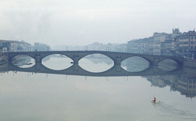 One person shell (scull) on the river Arno in Florence