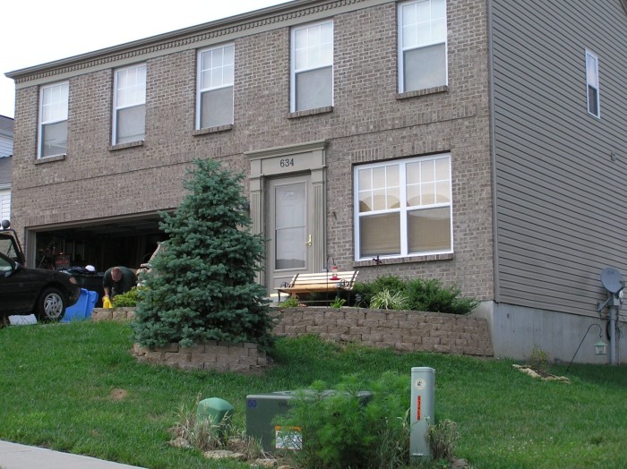 this is the same house,but the owner removed the shutters.